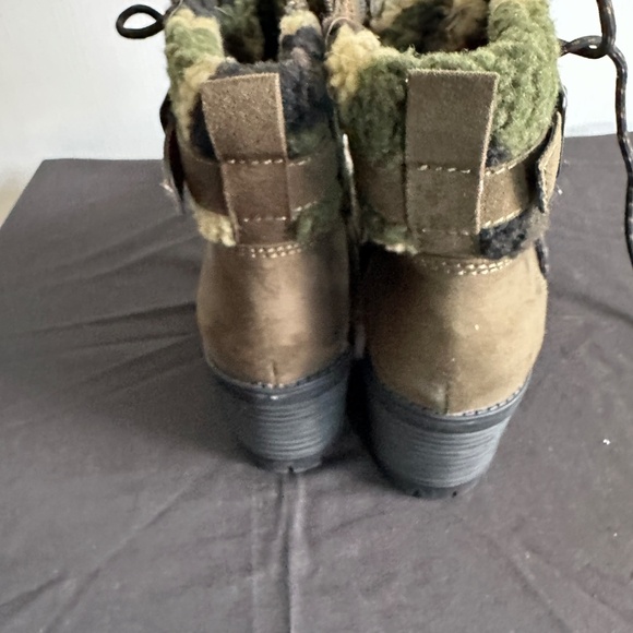 Madden Girl Hayess  Faux-Fur Lugg Sole Hiker Bootie boots Women’s Size 8 - Picture 9 of 9